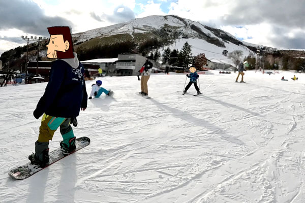 車山高原スキー場でスキーとスノボを楽しむ親子