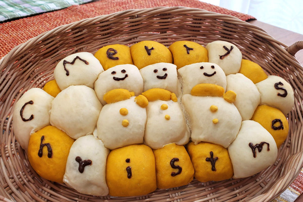 雪だるまの手作りパン